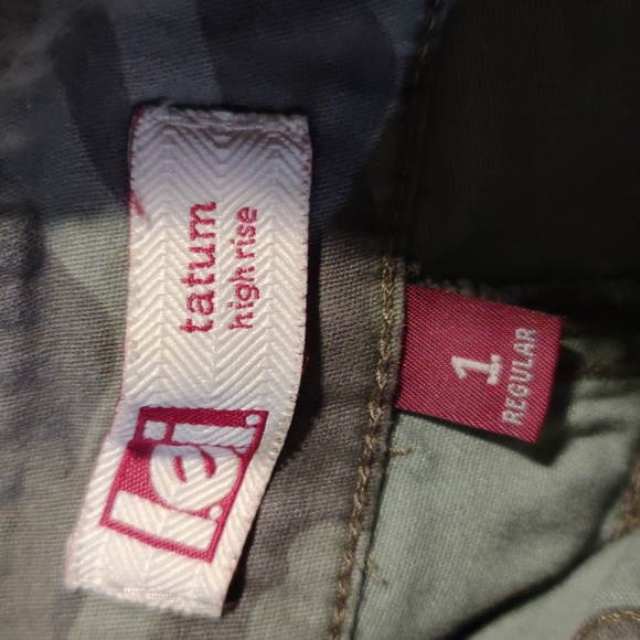 Lei Camo High Rise Tatum Shorts - Picture 3 of 3